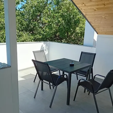 Apartman Mrkic Biograd Na Moru